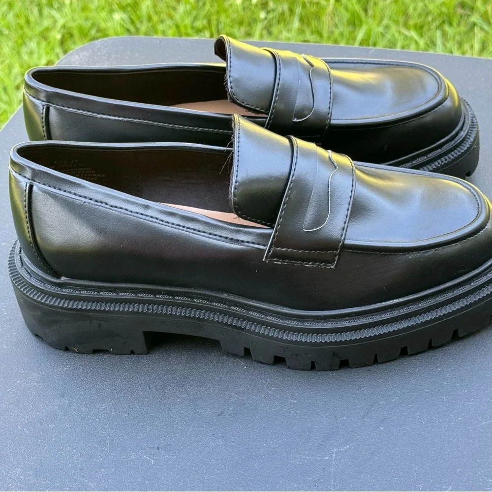 H&M Women’s Penny Loafers Size 38 US 7 Black Glossy Chunky Lug Sole